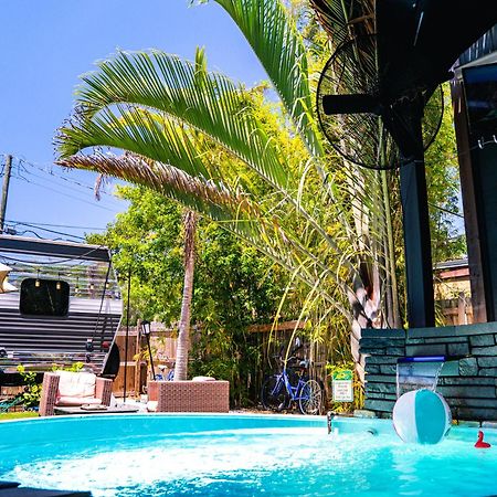 World Solo Travel'S Welcomed At St Pete Home St. Petersburg Bagian luar foto